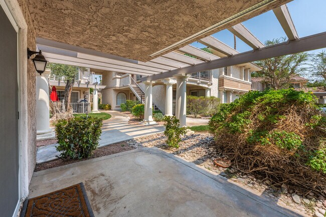 Building Photo - 505 S Farrell Dr