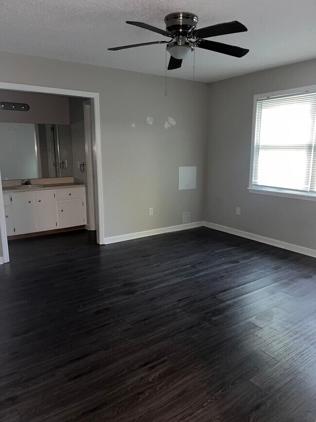Building Photo - 721 Kadi Dr