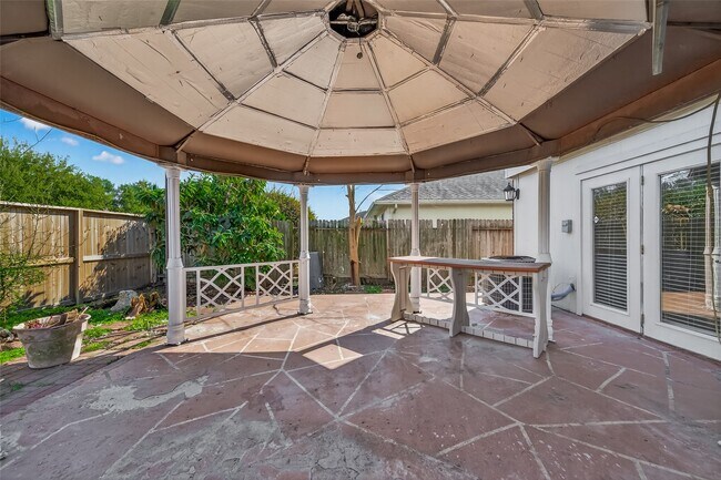 Building Photo - 15910 Clayton Bend Dr