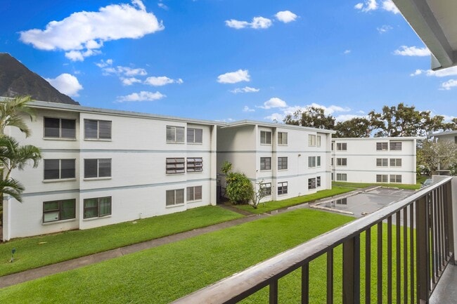 Building Photo - Updated 2-Bedroom Condo with Koolau Views in Prime Kaneohe Location