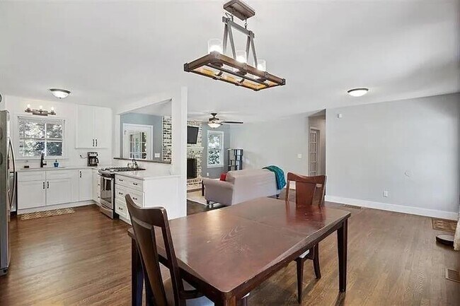 Building Photo - 2855 Old Carriage Dr SW