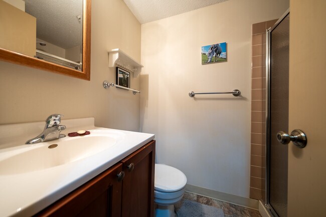 Building Photo - 4222 Goldenrod Ln N