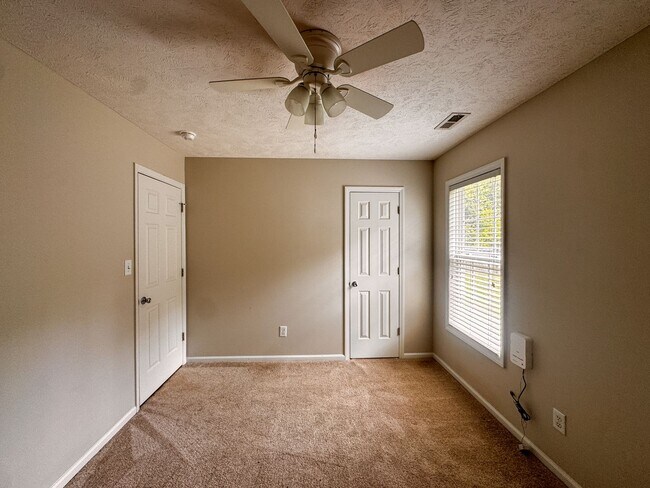 Building Photo - Lovely 3 Bed 2 Bath Plus Bonus Room Home in Raeford