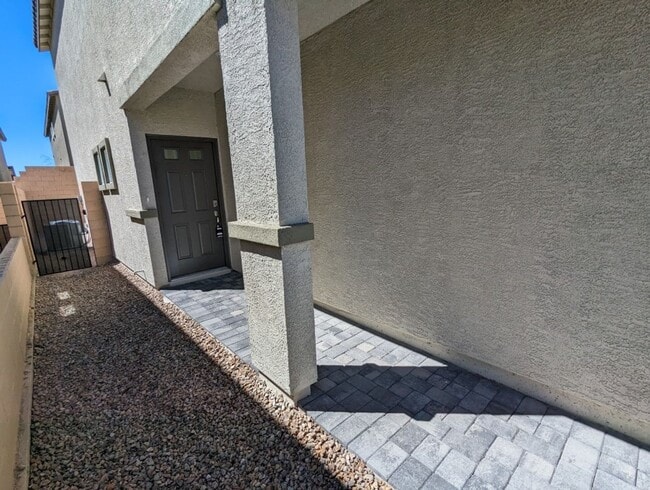 Building Photo - 10947 Cheshire Wds Ave