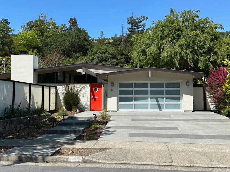 Primary Photo - 24 Valleystone Dr