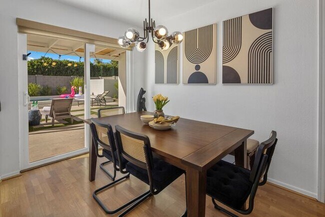 Building Photo - COMING SOON! Fully Furnished 3 Bedroom 3 Bathroom Home in Old Town Scottsdale