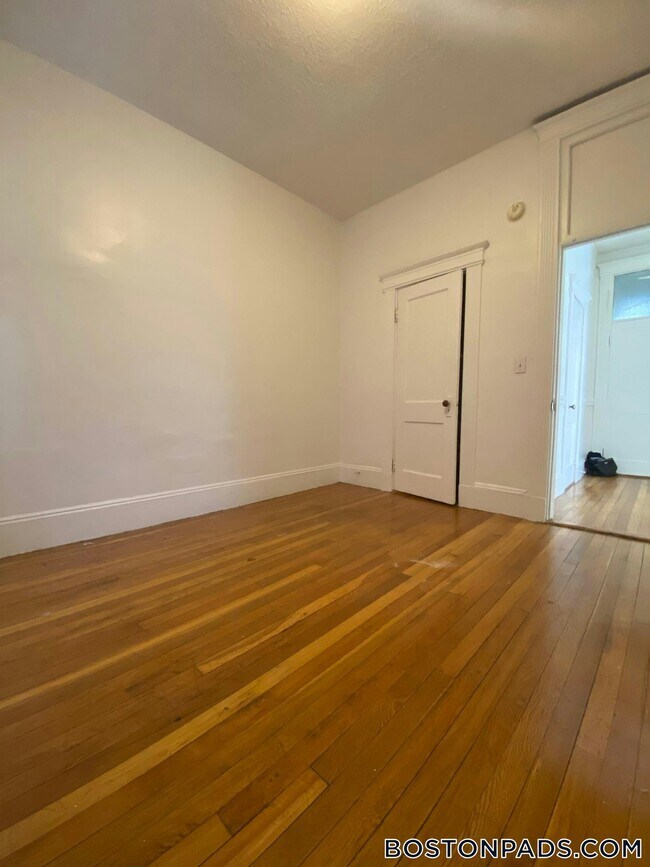 Building Photo - 175 Hemenway St