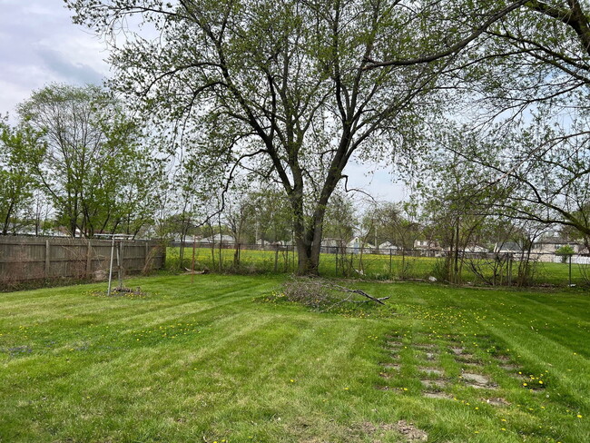 Building Photo - 28273 Schram St
