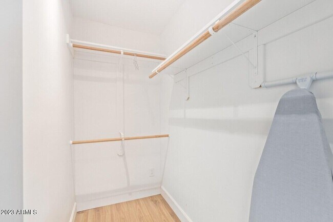 Building Photo - 5253 E Beck Ln