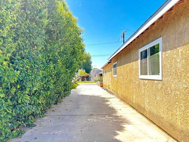 Building Photo - 11369 Aster St