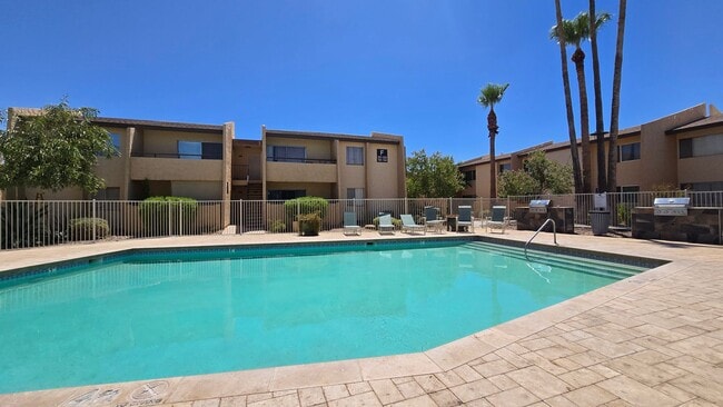 Building Photo - Pleasant 2b/2ba Condo in Wonderful South S...