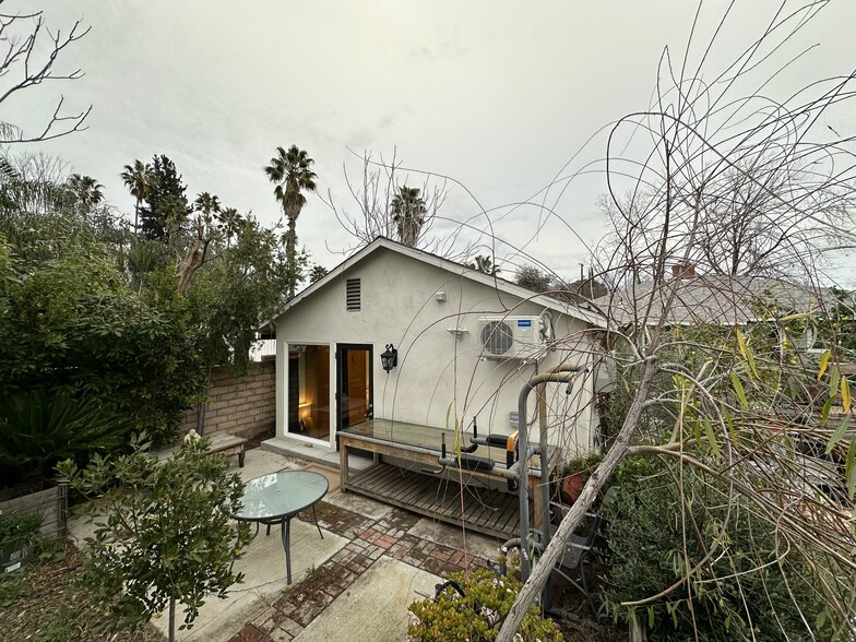 Building Photo - 7713 Owensmouth Ave