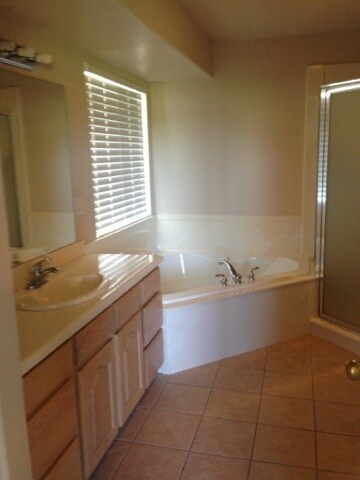 Primary Bath, jetted tub and shower - 1997 N 1250 E