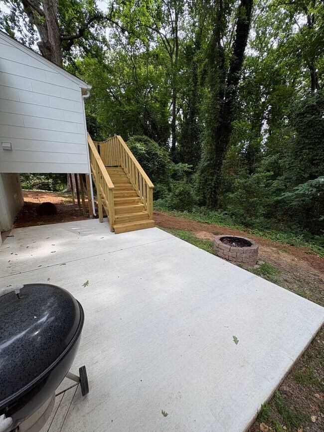 Building Photo - **Newly Renovated 2-Bedroom Home on Petree Road**
