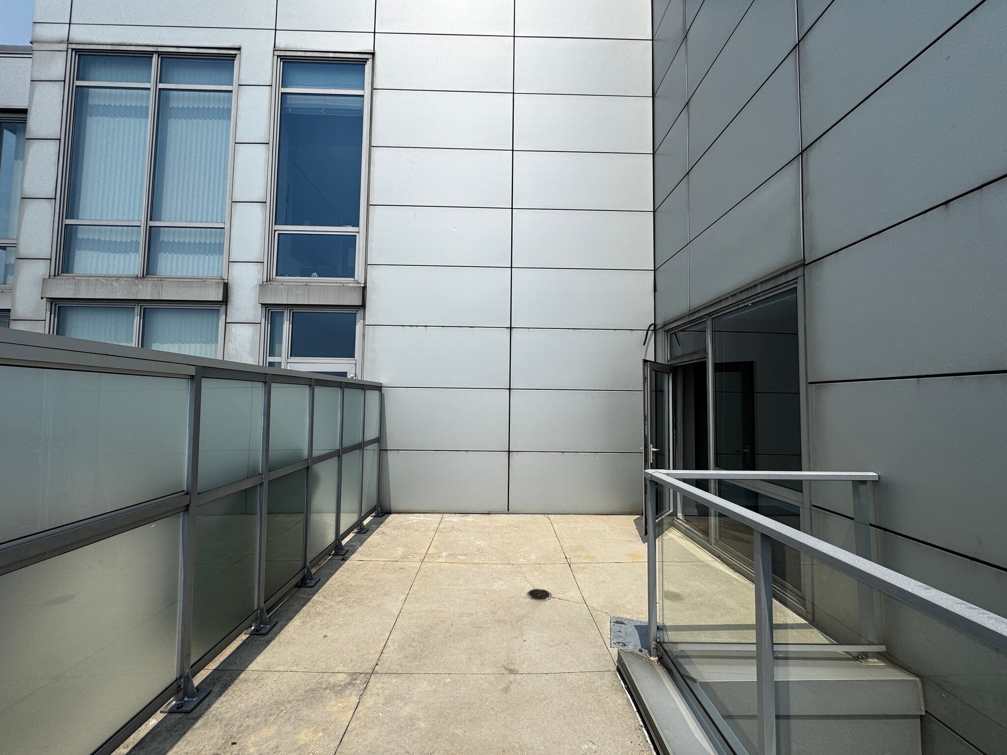 Building Photo - 732 S Clark St