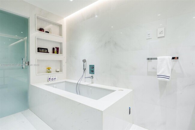 Building Photo - 360 Ocean Dr