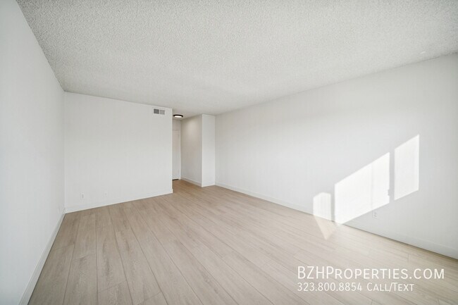 Building Photo - 131 Orlando Ave