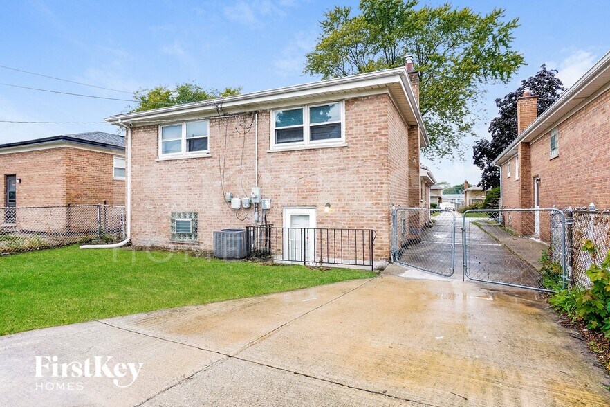 Building Photo - 671 Saginaw Ave