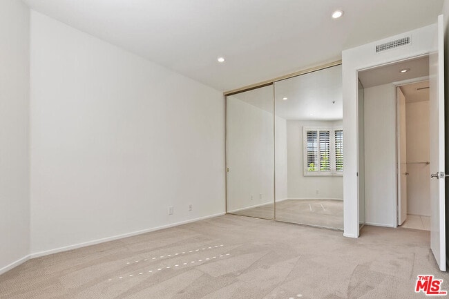 Building Photo - 2131 Century Park Ln