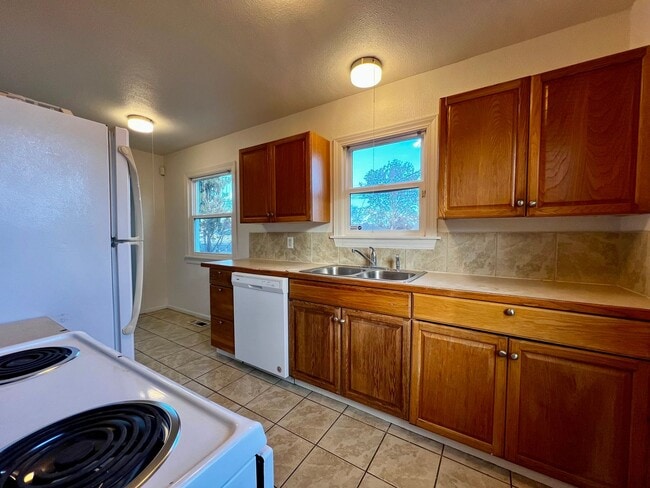 Building Photo - 1408 S 3rd Ave