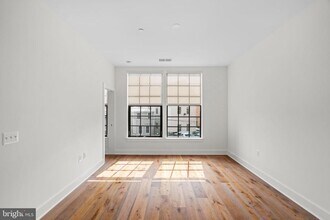 Building Photo - 1312 King St