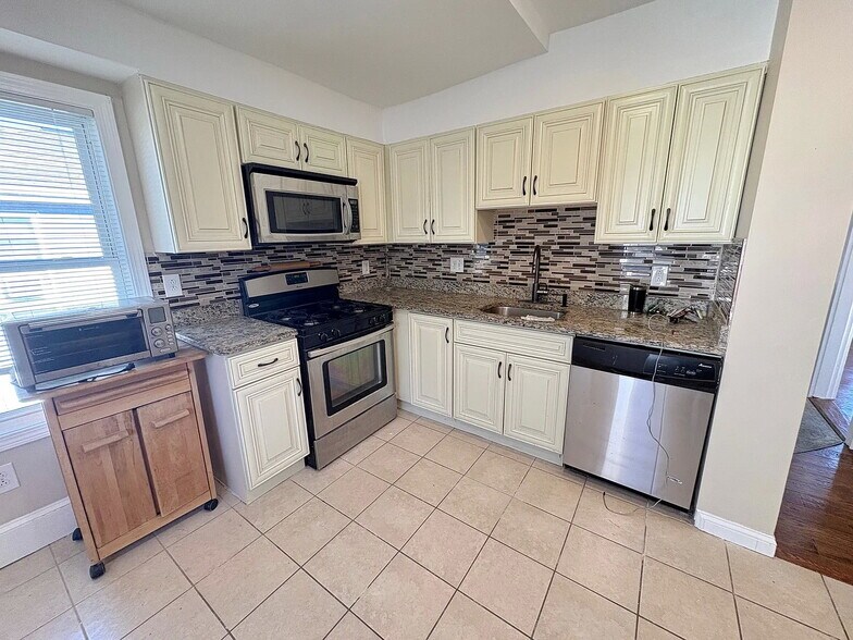 Building Photo - 87 Harvard St