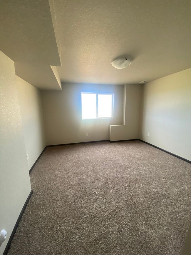 Building Photo - 5 BED | 2 BATH | DOUBLE GARAGE | RAPID VALLEY