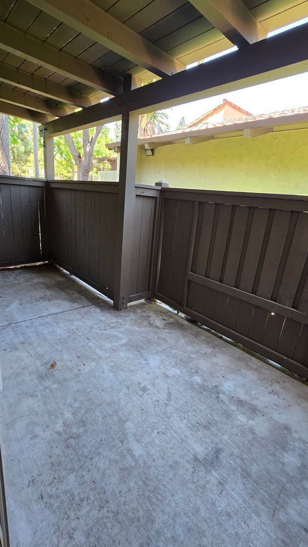 Building Photo - Santa Ana - 1 Bedroom 1 Bath Downstairs Co...