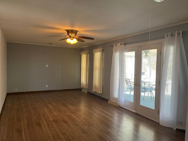 Building Photo - 112 Chicago Rd