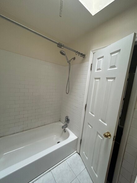 Building Photo - 477 Parlin St