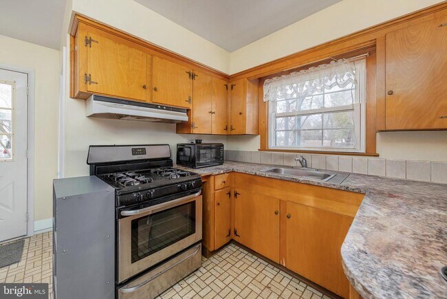 Building Photo - 307 Dickinson Rd