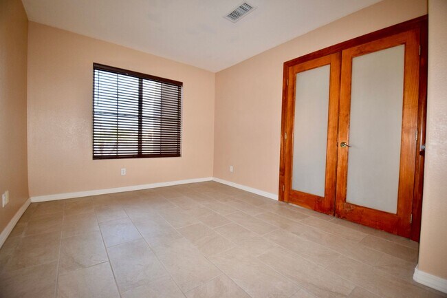 Building Photo - Excellent 4 bed 2 bath Ahwatukee Home!