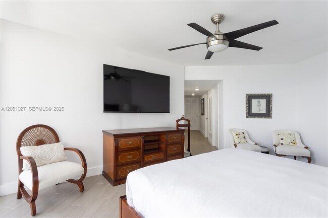Building Photo - 16711 Collins Ave