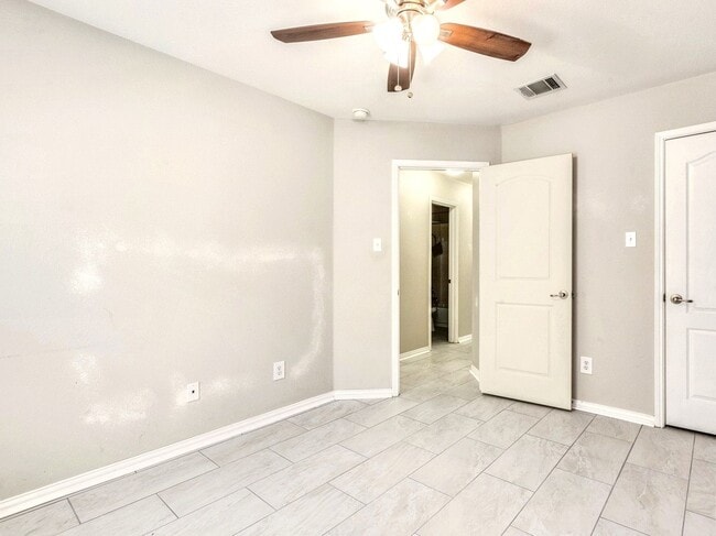 Building Photo - Comfortable 3BR / 2BA Home with Fireplace, Natural Light & Private Backyard