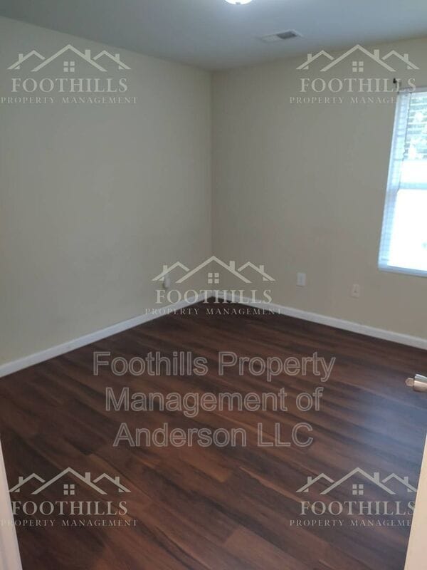 Building Photo - 110 Townsley Ct