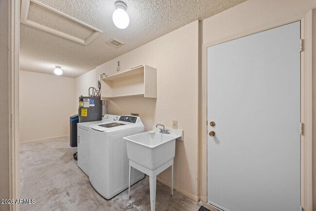 Building Photo - 21007 N Sunglow Dr