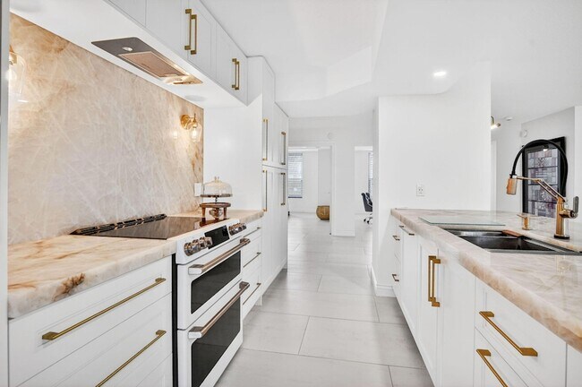 Building Photo - 7233 Promenade Dr