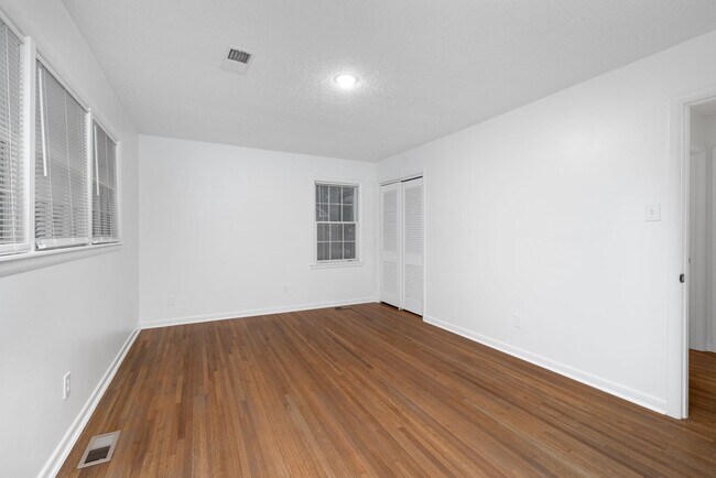 Building Photo - Recently renovated home in Whitehaven