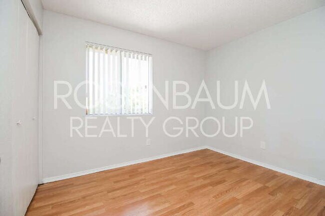 Building Photo - 1050 W University Dr