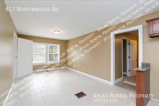 Building Photo - 817 Martinwood Rd