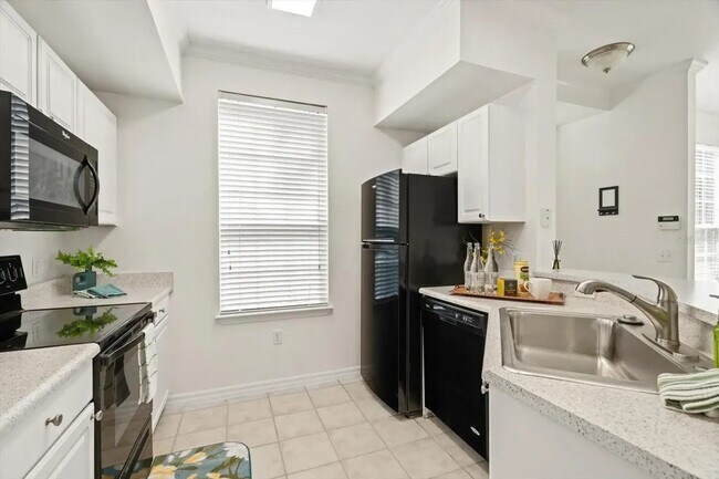 Building Photo - 5561 Rosehill Rd