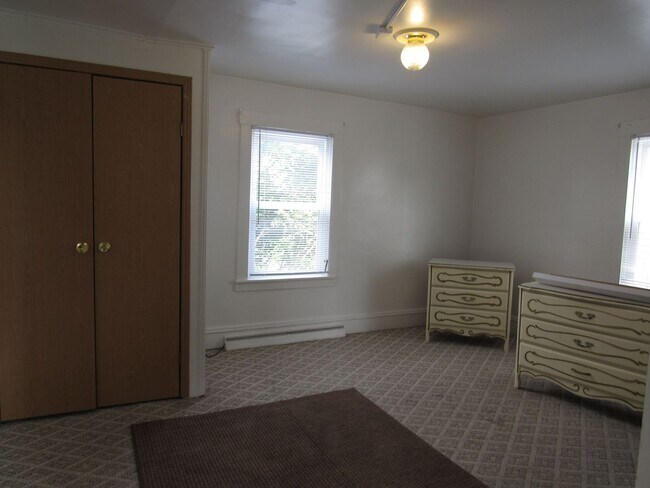 Building Photo - 663 Locust St