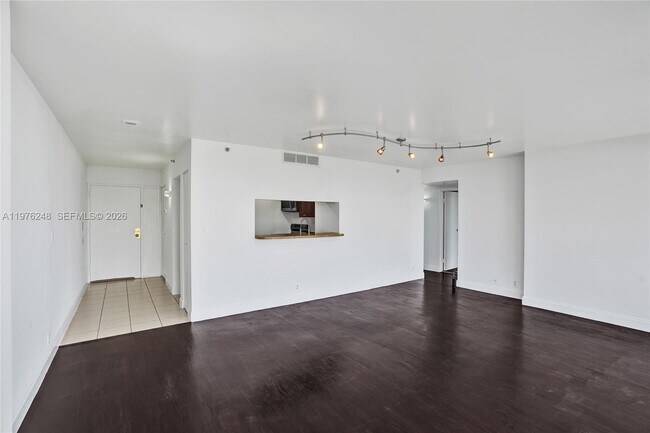 Building Photo - 7601 E Treasure Dr