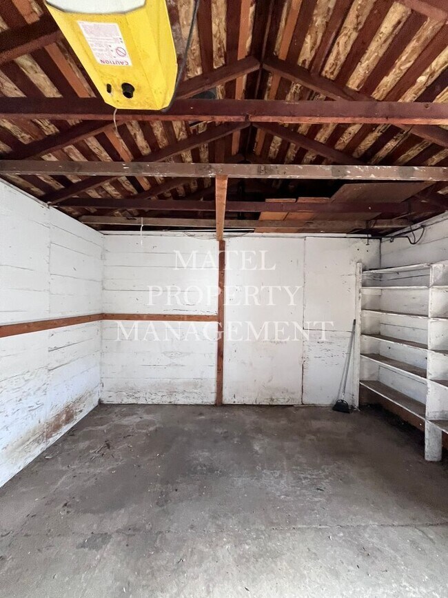 Building Photo - 548 Esgar Ave