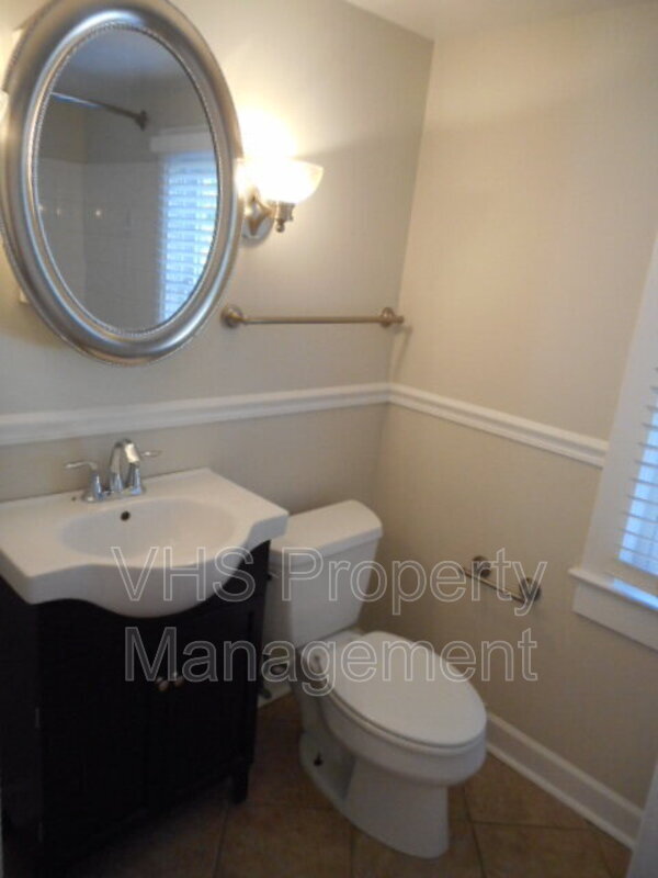 Building Photo - 815 Bright St