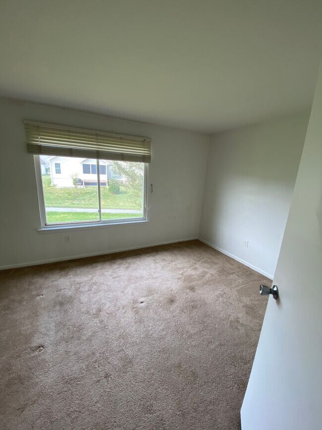 Building Photo - Lovely One Bedroom Apartment in Mount Joy!