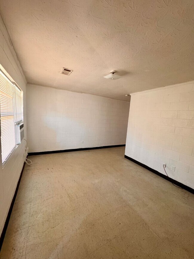 Building Photo - 386 E Gordon Ave