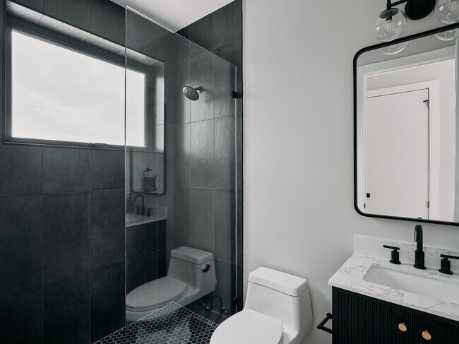 Building Photo - 412 Kemp St