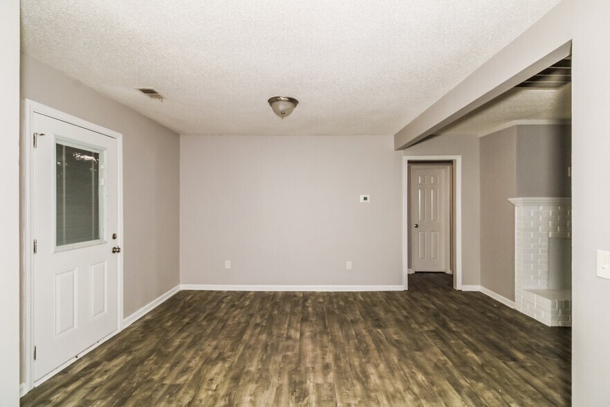 Building Photo - 241 Holmsbury Rd