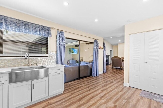 Building Photo - 2363 NW 13th Ct